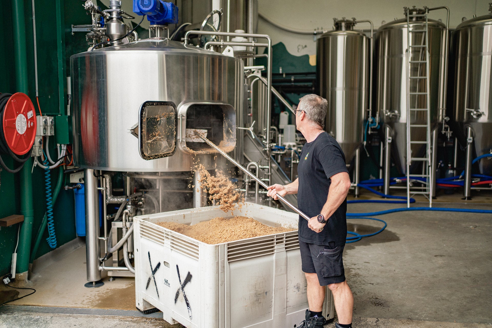 final-third-studios-sunday-road-brewing-co-sutherland-shire-mick-brew-pub-hops-process